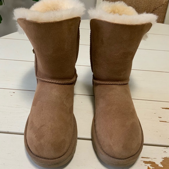 Authentic UGG Bailey short zip boots size 7 - Picture 2 of 13